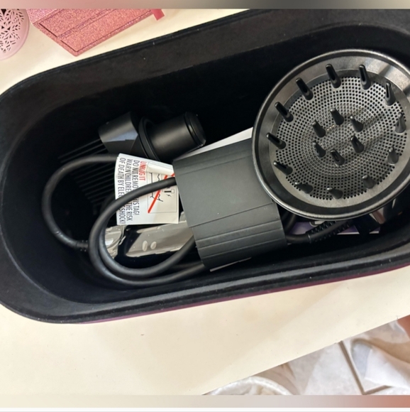 Dyson Super Sonic  hair dryer  with attachment - Picture 4 of 7